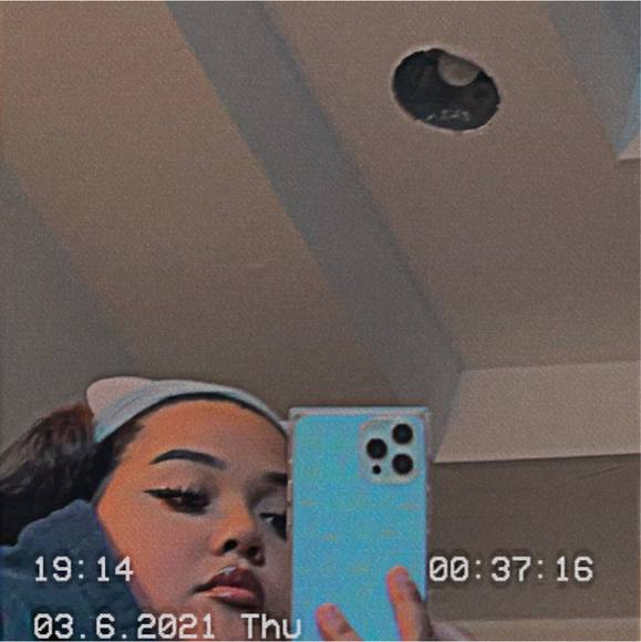 Meet your Posher, Ariana - Picture 1 of 1